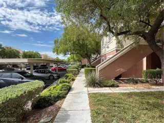 Photo #2: 2712409 Listing 