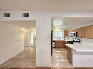 Photo #5: 2712409 Listing 