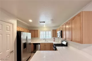 Photo #6: 2712409 Listing 