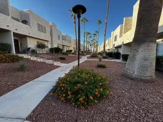 Photo #1: 2712417 Listing