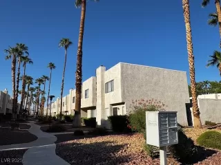 Photo #2: 2712417 Listing