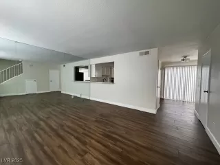 Photo #5: 2712417 Listing