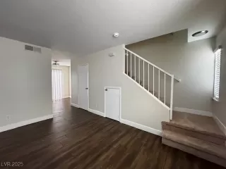 Photo #6: 2712417 Listing