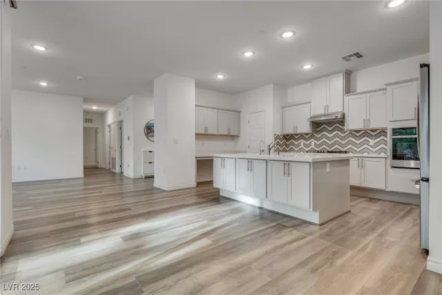 MLS: 2712423 Condo For Sale