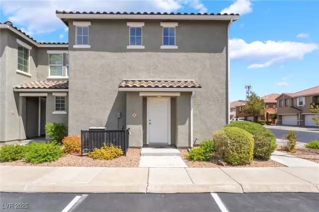 MLS: 2712471 Condo For Sale