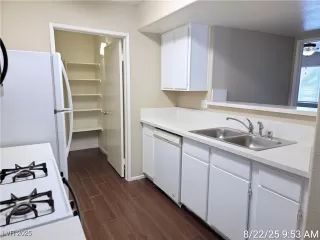 Photo #4: 2712498 Listing 