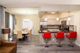 Photo #1: 2712513 Listing 