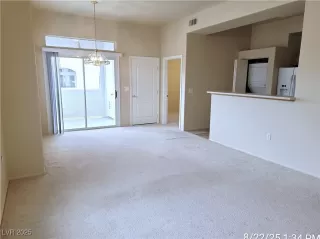 Photo #2: 2712514 Listing