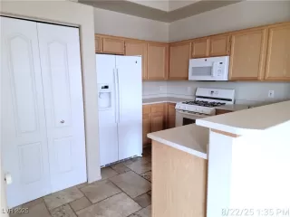 Photo #5: 2712514 Listing