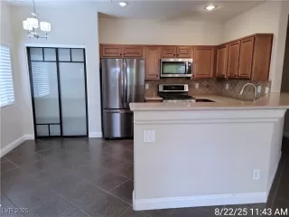 Photo #6: 2712519 Listing