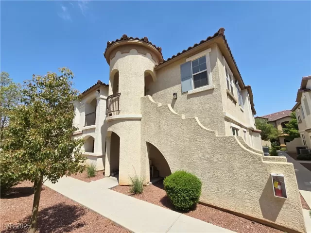 MLS: 2712566 Condo For Sale