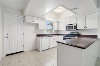 Photo #2: 2712571 Listing