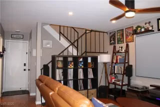 Photo #3: 2712590 Listing