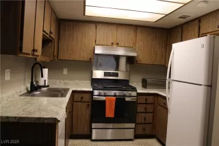 Photo #5: 2712590 Listing