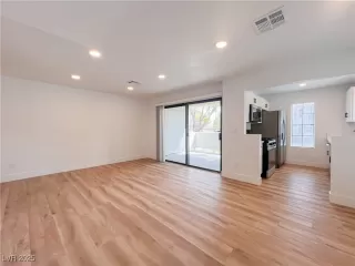 Photo #3: 2712613 Listing