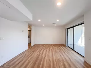 Photo #4: 2712613 Listing