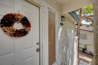 Photo #3: 2712618 Listing