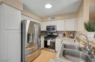 Photo #4: 2712618 Listing