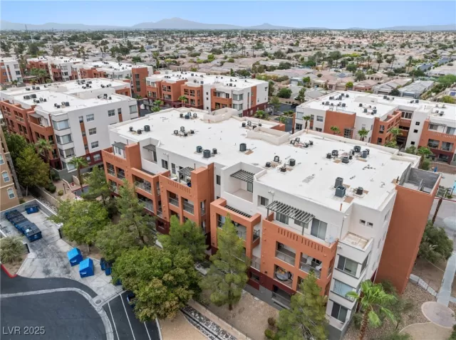 MLS: 2712640 Condo For Sale