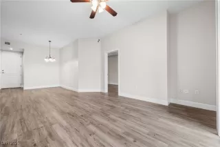 Photo #5: 2712640 Listing