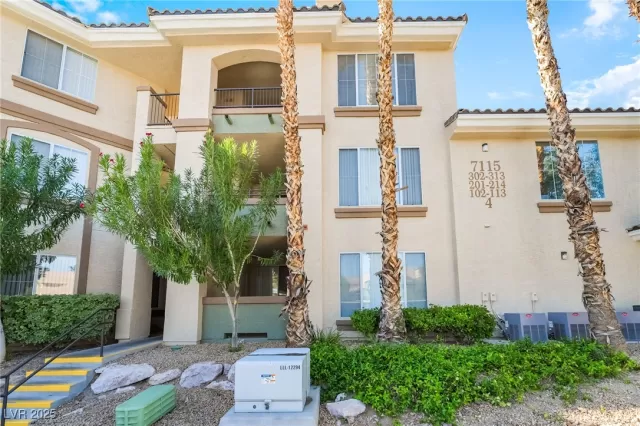 MLS: 2712657 Condo For Sale