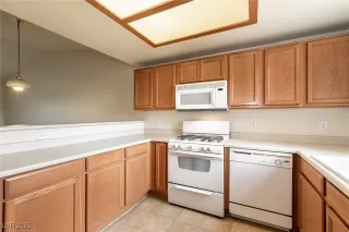 Photo #4: 2712682 Listing