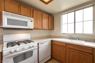 Photo #5: 2712682 Listing