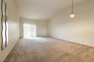 Photo #6: 2712682 Listing