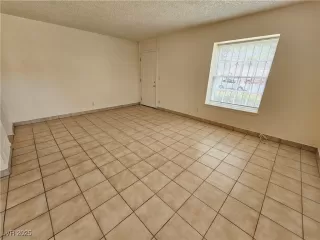 Photo #5: 2712702 Listing 