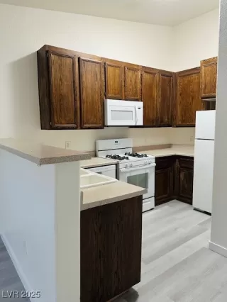 Photo #3: 2712708 Listing