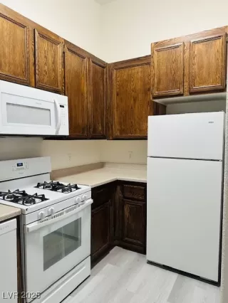 Photo #4: 2712708 Listing
