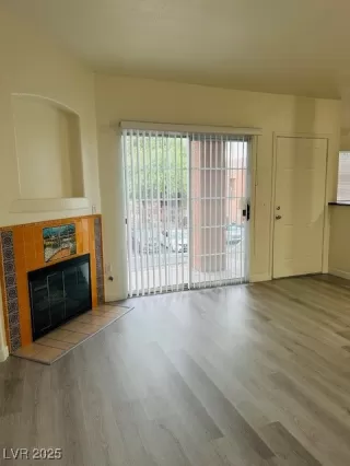 Photo #6: 2712708 Listing