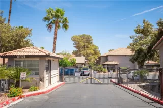 Photo #3: 2712709 Listing