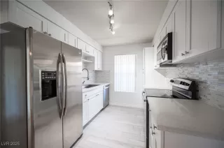 Photo #4: 2712709 Listing