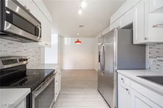 Photo #6: 2712709 Listing