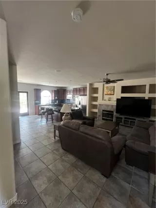 Photo #2: 2712712 Listing 