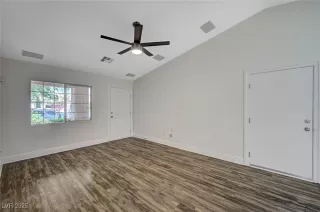 Photo #4: 2712729 Listing