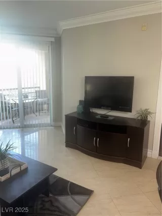 Photo #5: 2712743 Listing 