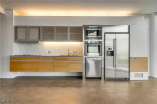 Photo #6: 2712747 Listing