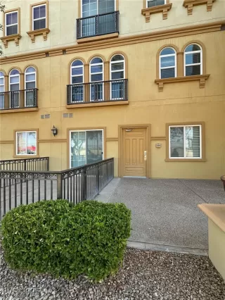 Photo #1: 2712752 Listing 