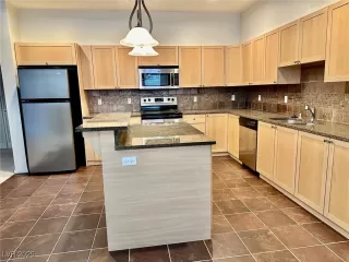 Photo #5: 2712752 Listing 