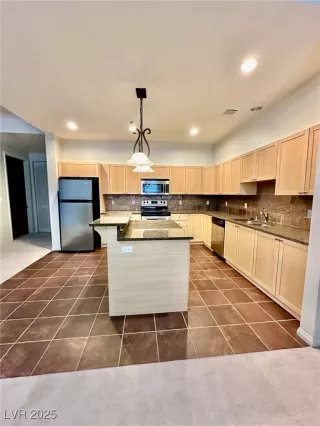 Photo #6: 2712752 Listing 