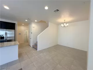 Photo #4: 2712766 Listing 