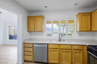 Photo #6: 2712796 Listing