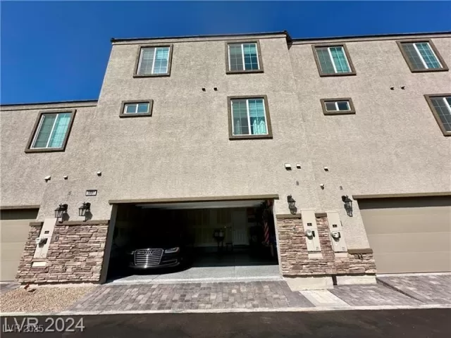 MLS: 2712801 Condo For Sale