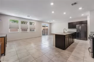 Photo #4: 2712811 Listing 