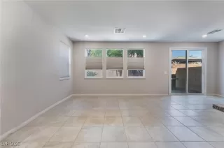 Photo #5: 2712811 Listing 