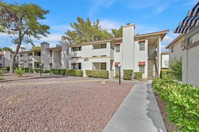 MLS: 2712853 Condo For Sale