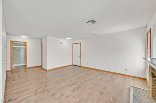 Photo #3: 2712853 Listing