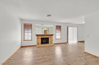 Photo #4: 2712853 Listing